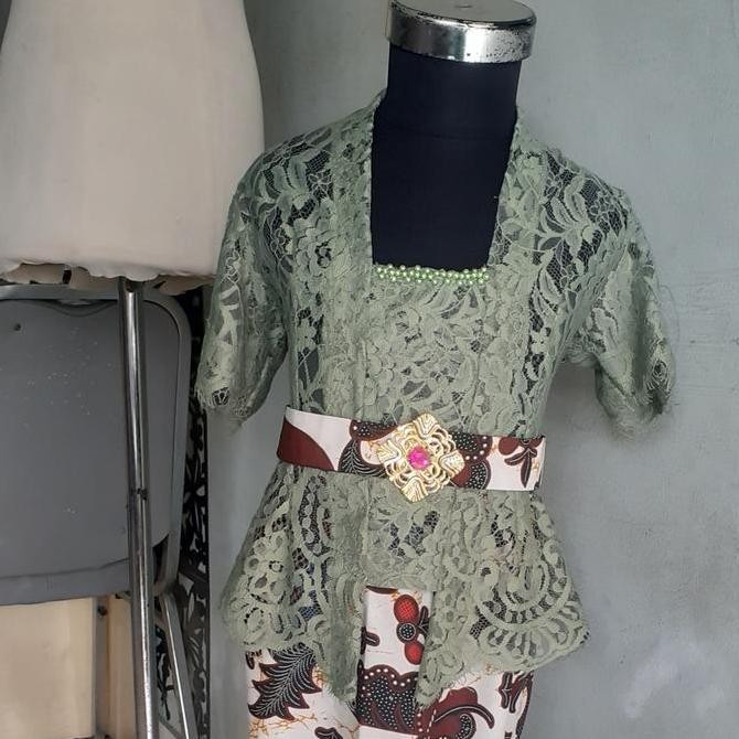 DF351>> kebaya bayi dan anak/setelan kebaya adat bali