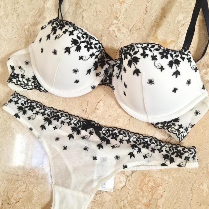 BRA SET H&M THONG G STRING SEXY (BH VS VICTORIA'S SECRET LAS ENZA HNM