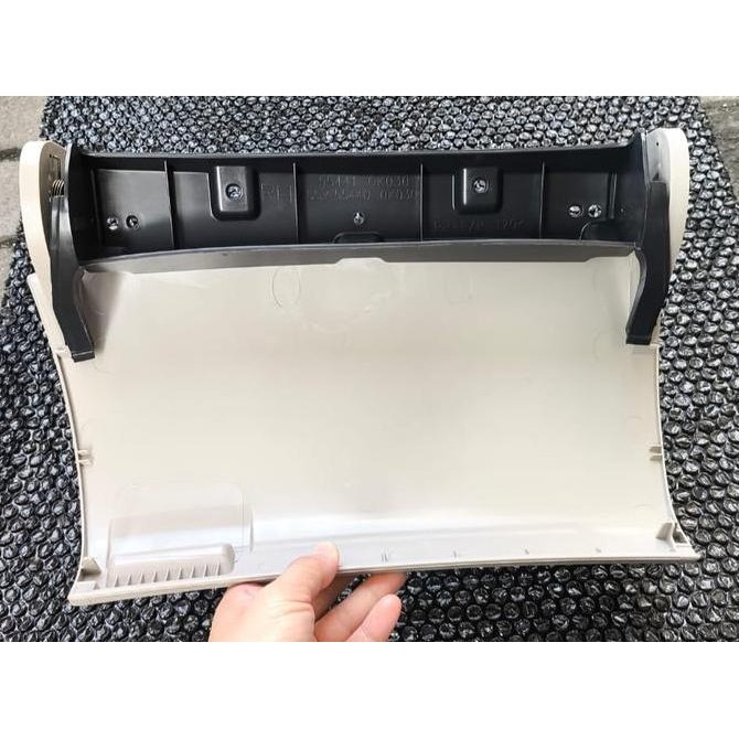 Tutup Laci Dashboard Mobil Innova 2004 - 2015