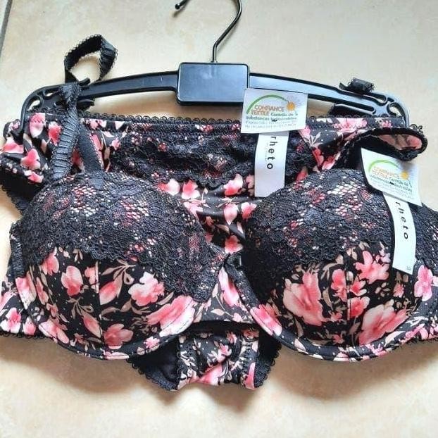BRA SET RHETO BH SEXY (YOUNG HEARTS LASENZA MARKS SPENCER UNIQLO H&M