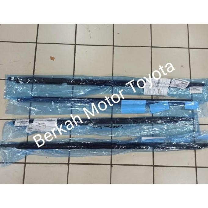 Pelipit Karet Pintu Kaca Luar Kijang Innova 2012 2013 2014 2015
