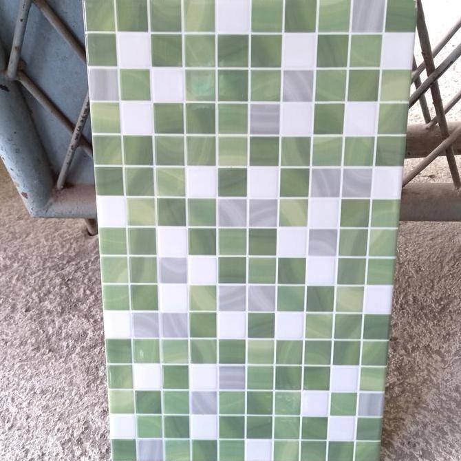 KERAMIK DINDING KAMAR MANDI 25X40 GLOSSY COKELAT HIJAU KOTAK MOZAIK