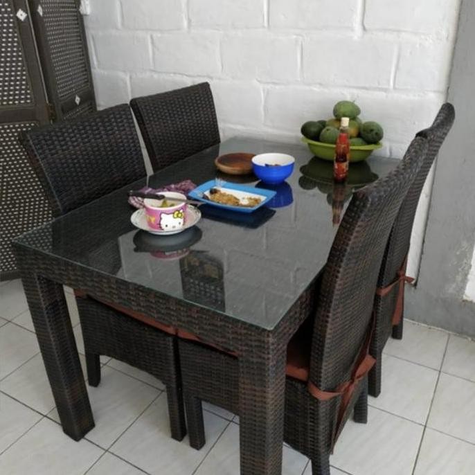 Meja makan rotan plus jok plus kaca