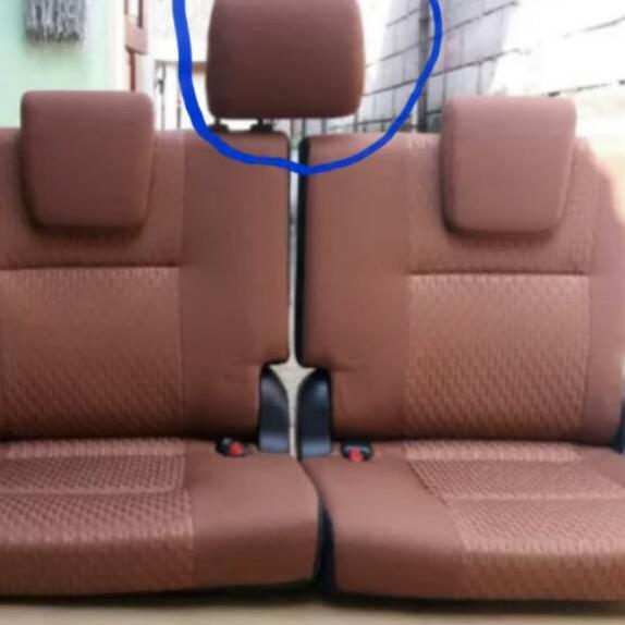Headrest Jok Belakang Innova Reborn Headrest Bagian Tengah.