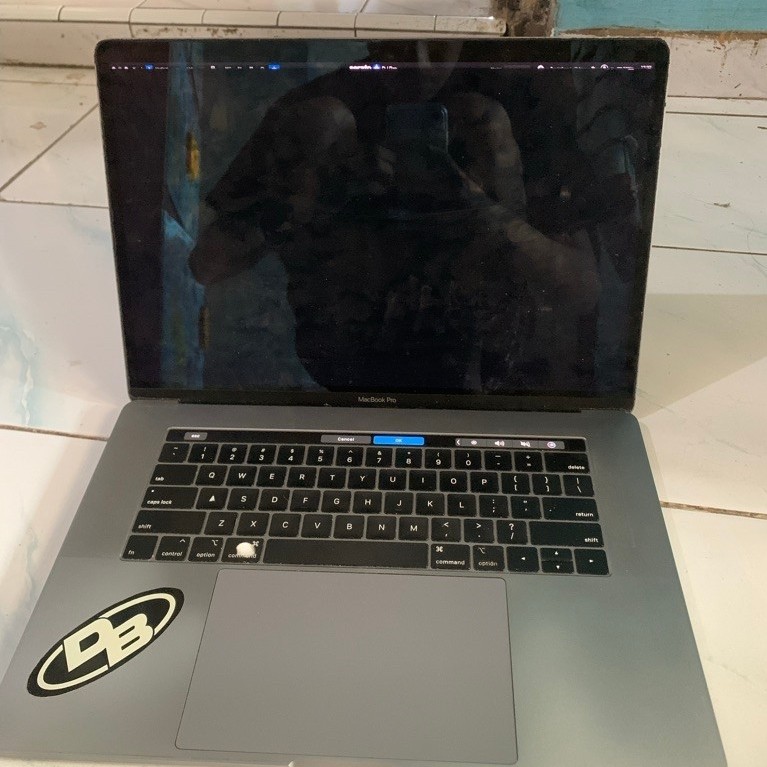 Macbook Pro 2018 15inch A1990