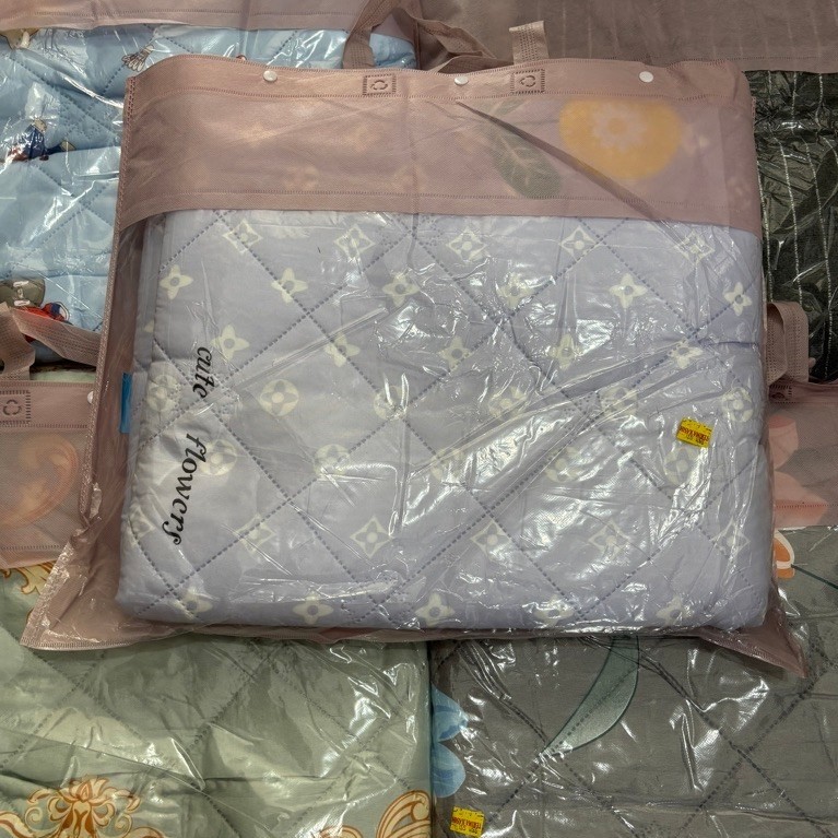 VOGUE Selimut Bed Cover Halus Adem