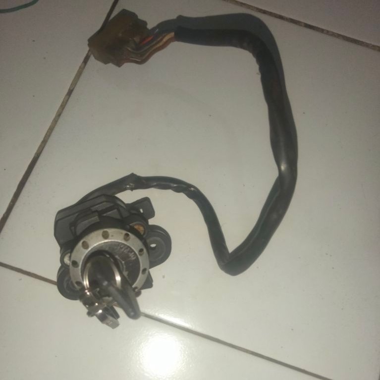 Kunci Kontak Ninja 250 Karbu set depan belakang
