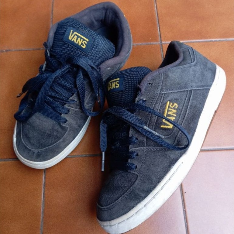 Sepatu Skateboard/Sepatu Gemuk/Sepatu Skate/Sepatu Slim - Vans Churchill