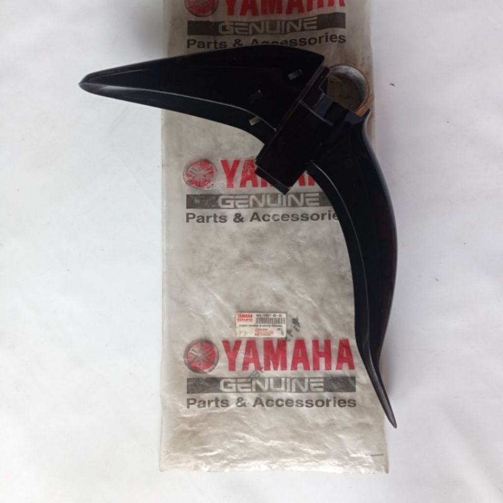 4US-F1511-00-33 SPAKBOR DEPAN VEGA LAMA FIZ R HITAM GLOSSY PART ORIGINAL YAMAHA6