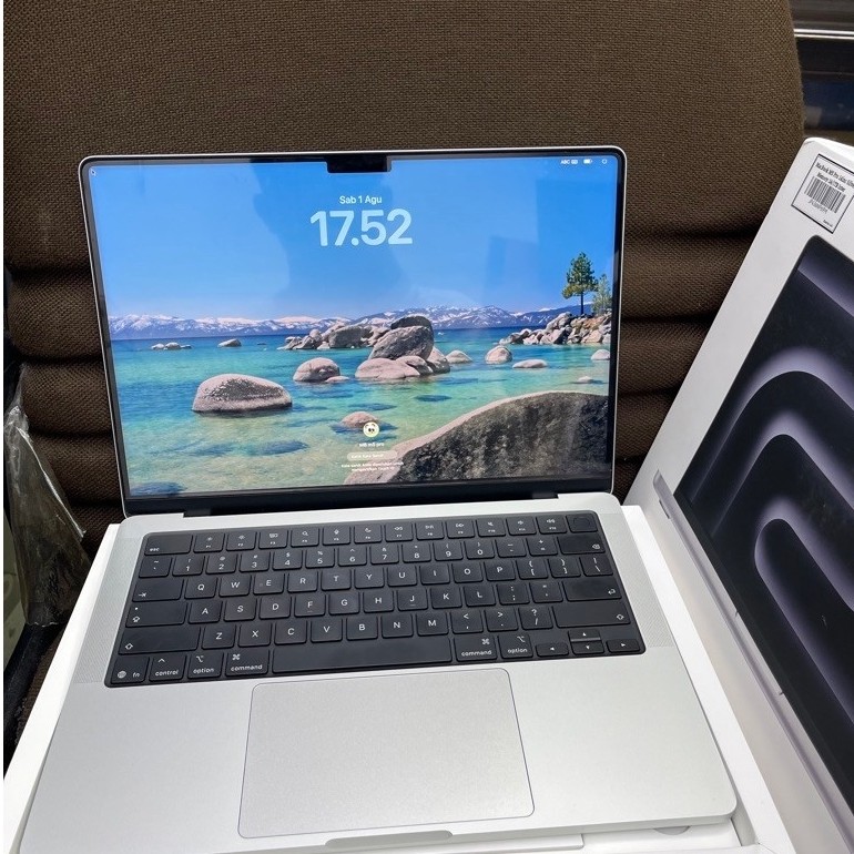 Macbook pro M5 Pro 14-inch ram 24/1TB bekas resmi ibox mulus banget