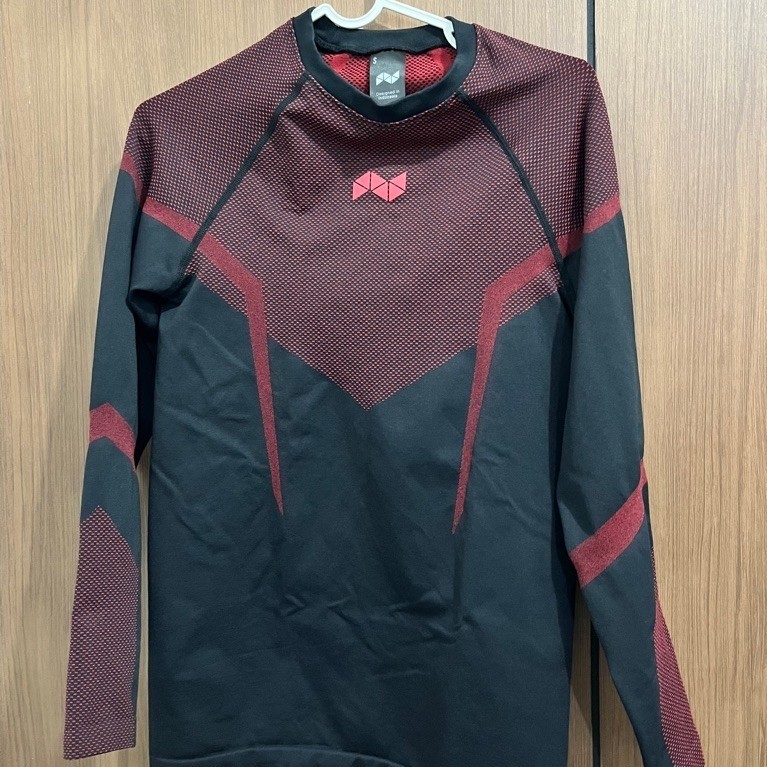 Preloved Best Deal Baju NEVERES Superhuman Lengan Panjang Pria