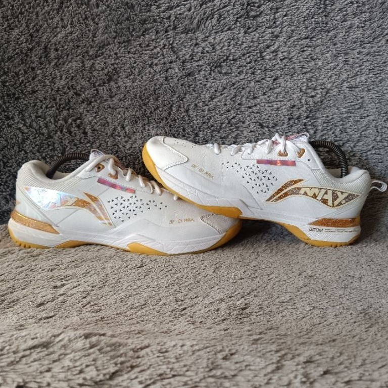 SePATU BADMINToN L1NiNG DF 01 MaX SIZE 42 oRIGINAL MEWAH PUTIH GOLD