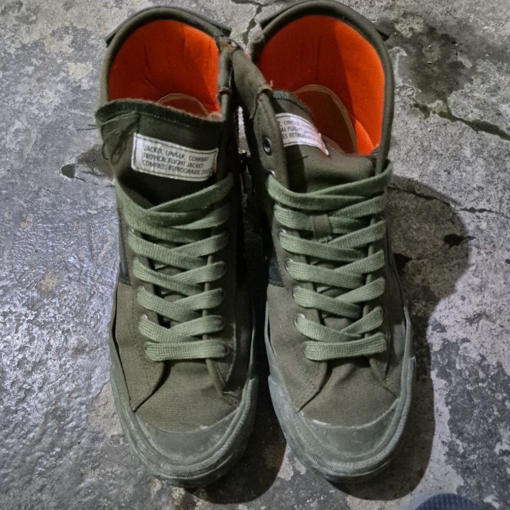 Sepatu compass retrogadre hi "flight JKT"