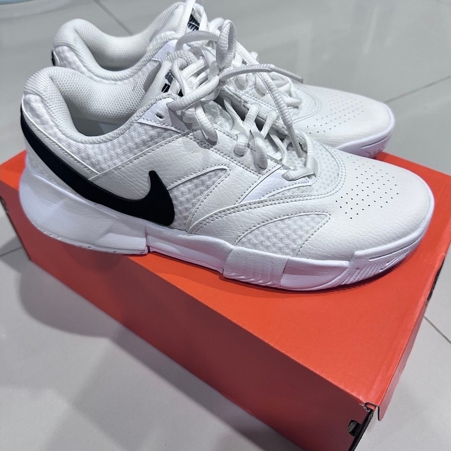 Preloved sepatu tenis nike court lite 4