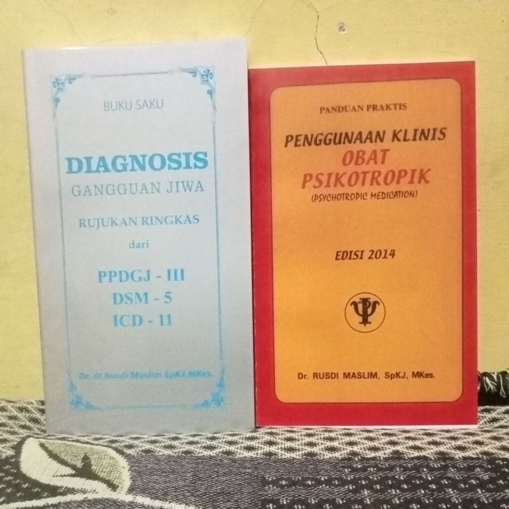 BUKU PAKET PPDGJ DAN OBAT PSIKOTROPIK DR. RUSDI MASLIM. Buku BARU