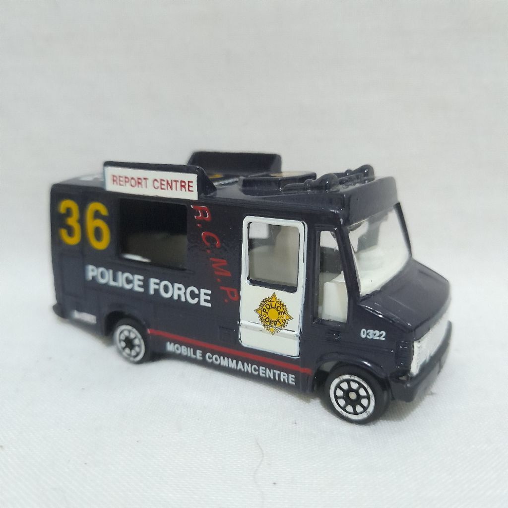 Pioneer Pro Engine Street Machine - Police Force 36 Vancouver City Skala 1:64 Diecast Metal with Pla