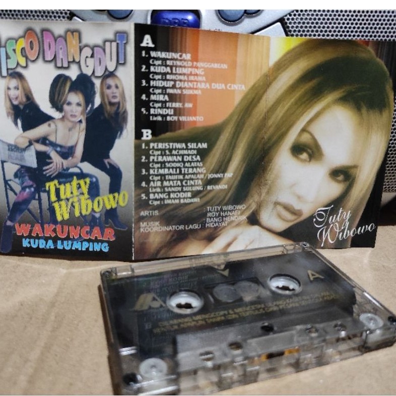 kaset pita Disco dangdut - tuty Wibowo
