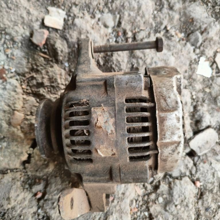 Dinamo Amper/dinamo AC pengisian aki untuk mobil pickup colt t120/Suzuki carry/l300