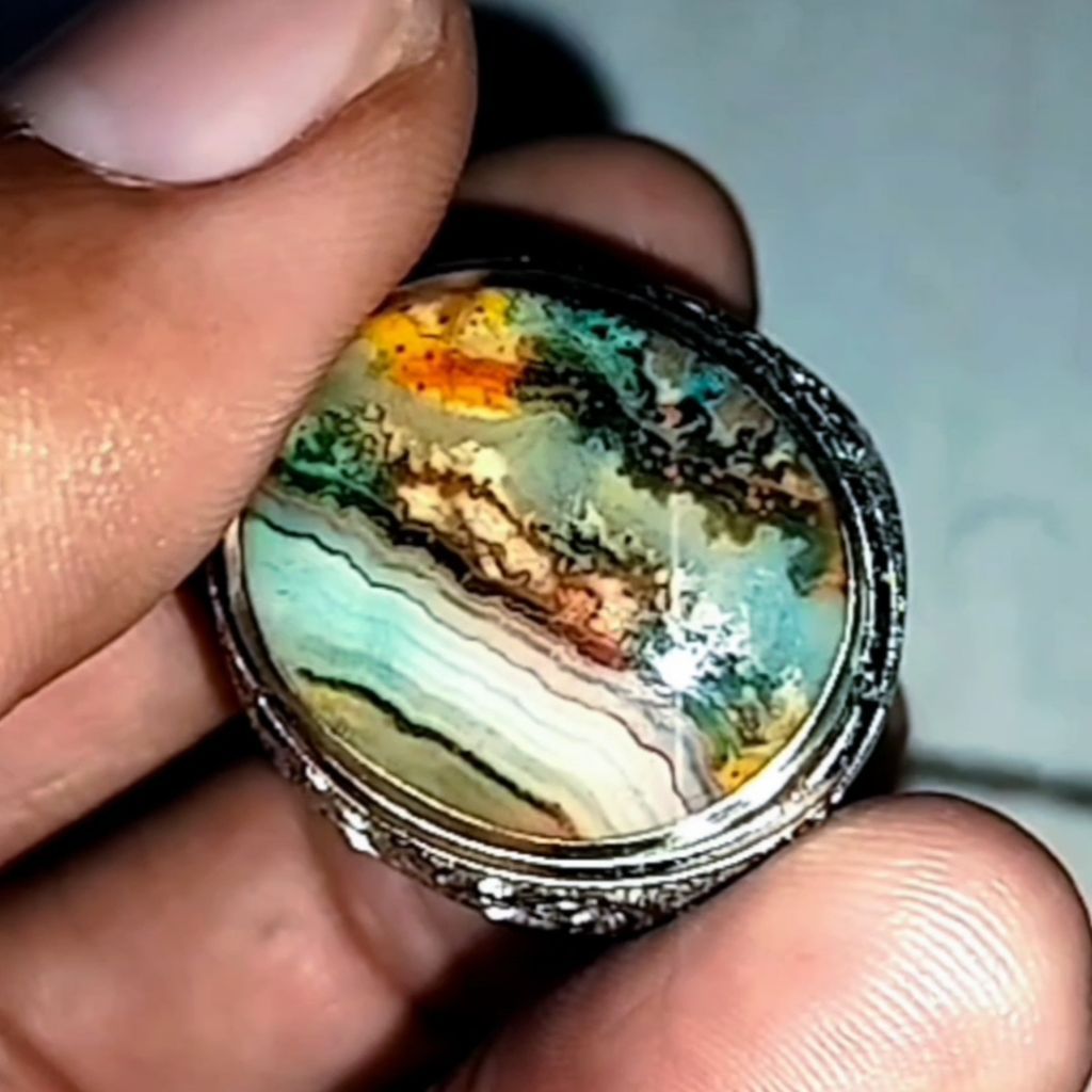 Batu akik lumut pancawarna motif