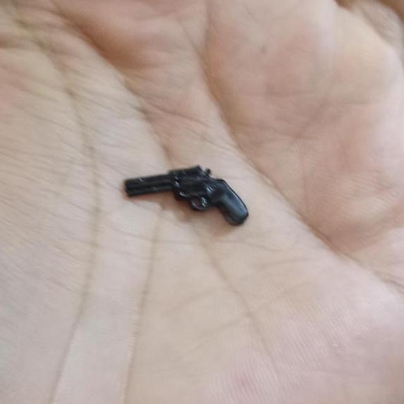 REVOLVER PISTOL MAINAN AKSESORIS FIGURE SKALA 1/18 CFBAND