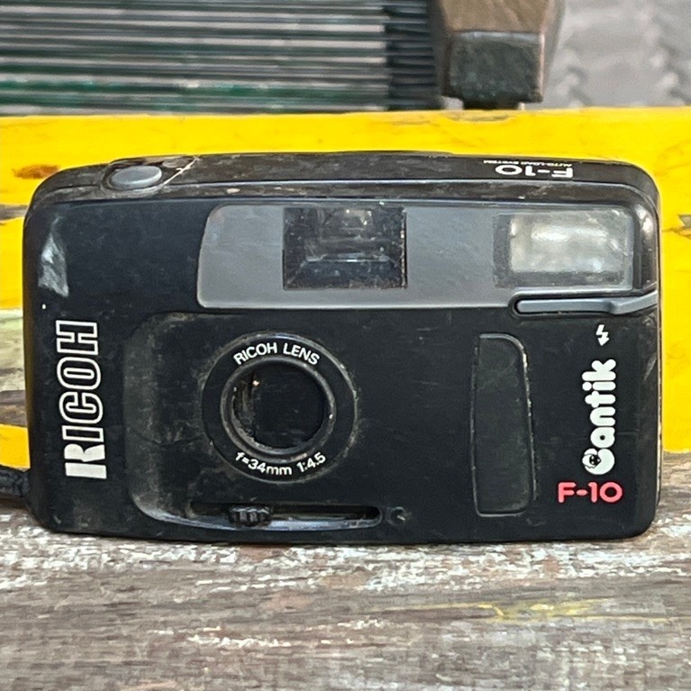 Kamera Poket Film / Analog Pocket Camera for Display, Ricoh Cantik F-10
