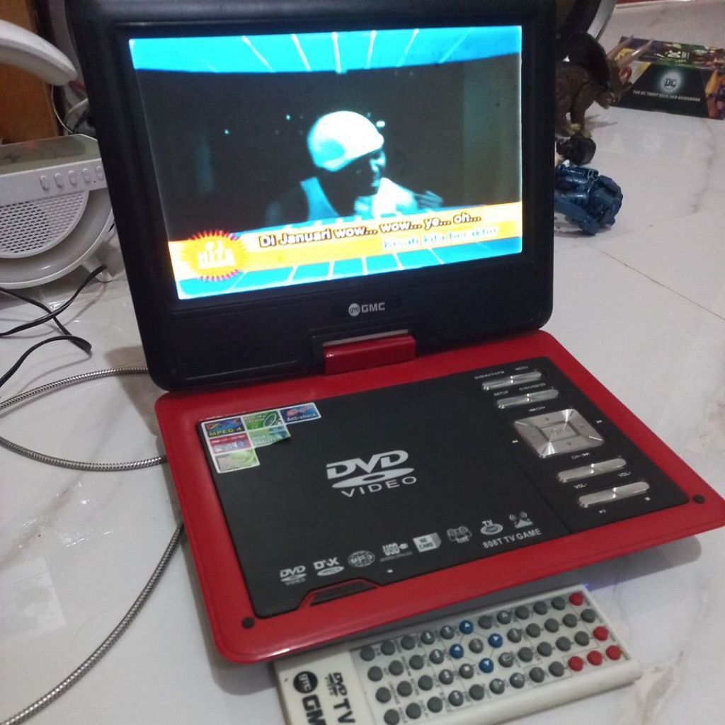 dvd player gmc - cd player - discman + adaptor