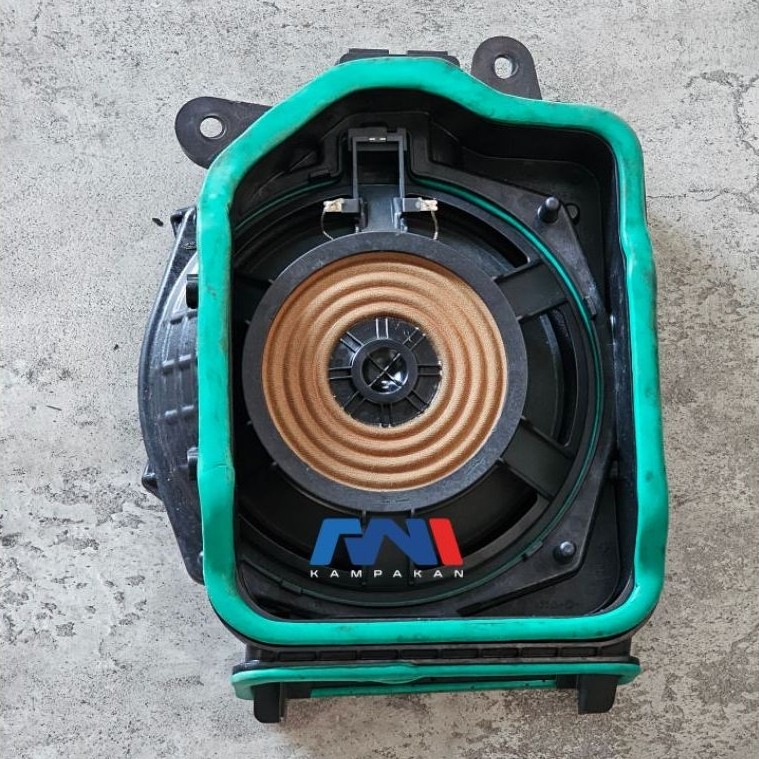 Subwoofer Speaker Bawah Jok Kanan BMW G30 F90 Original