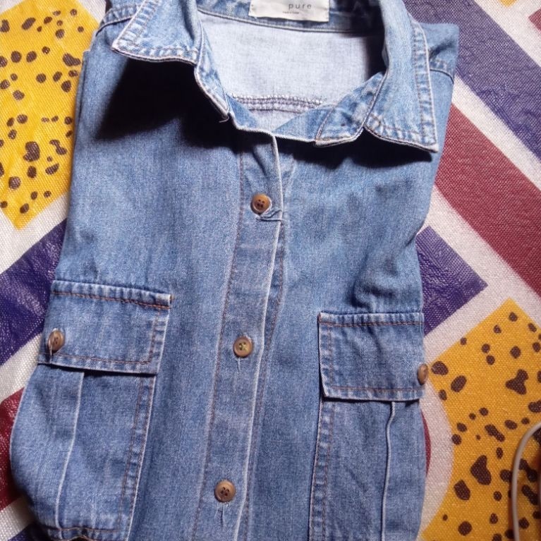 kemeja biru Levi's