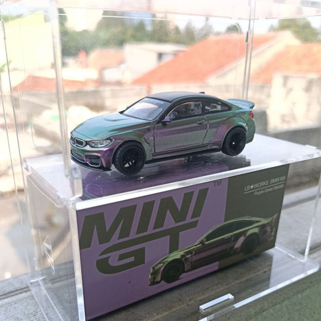 mini gt BMW M4 purple