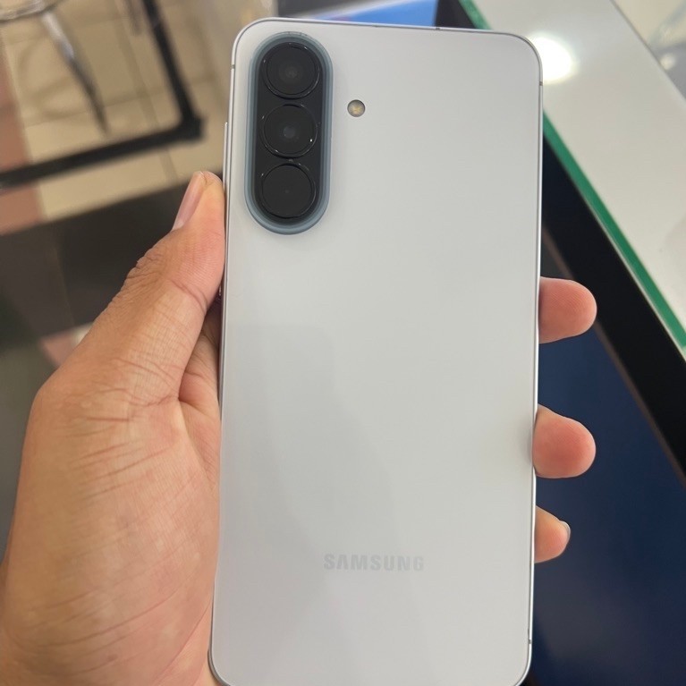 Samsung a57 ram 8/256 second resmi sein unit plus carger garansi on