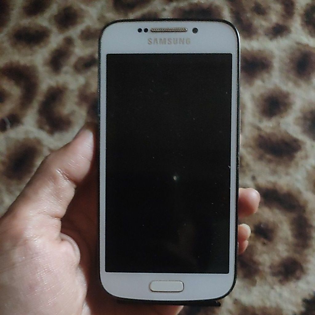 Hp Samsung S4 zoom Second.