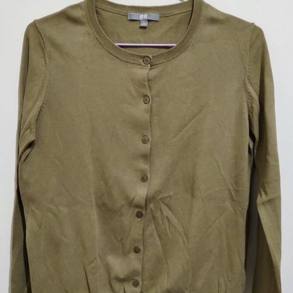 Cardigan Uniqlo Hijau olive