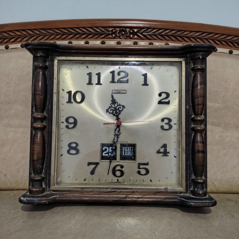 Jam dinding analog RHYTHM second normal