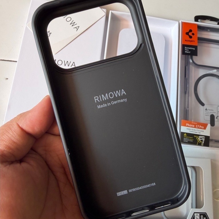 Casing HP RIMOWA untuk iPhone 17 Pro warna hitam
