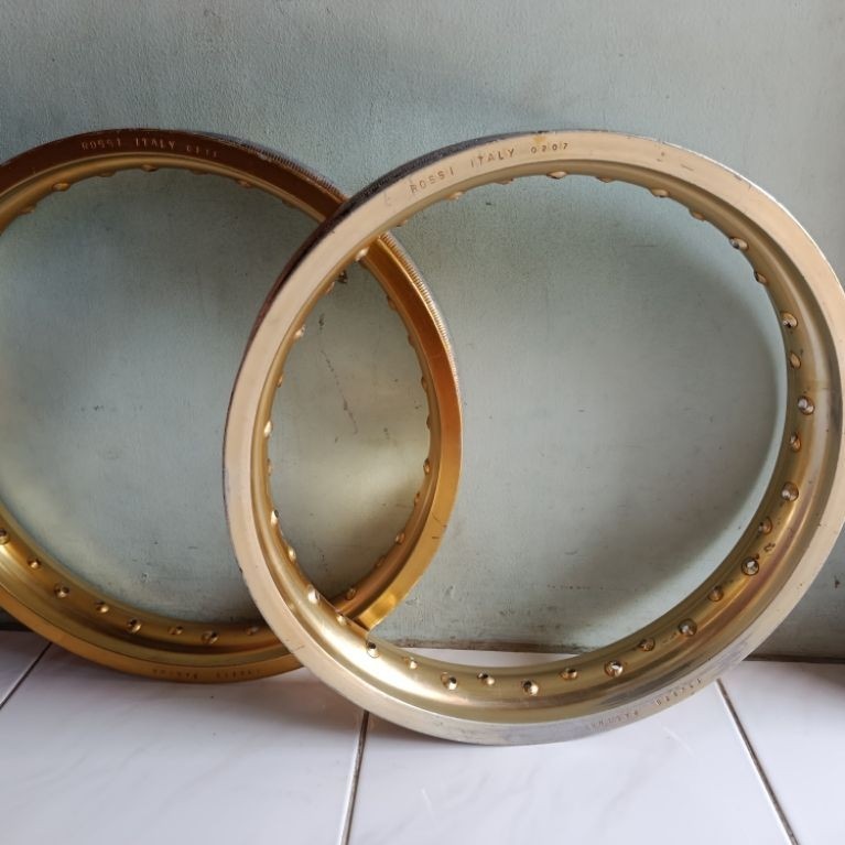 Velg Rossi Italy sepasang ring 17 uk 215&250