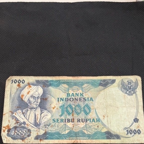 Uang  kertas 1.000 rupiah
