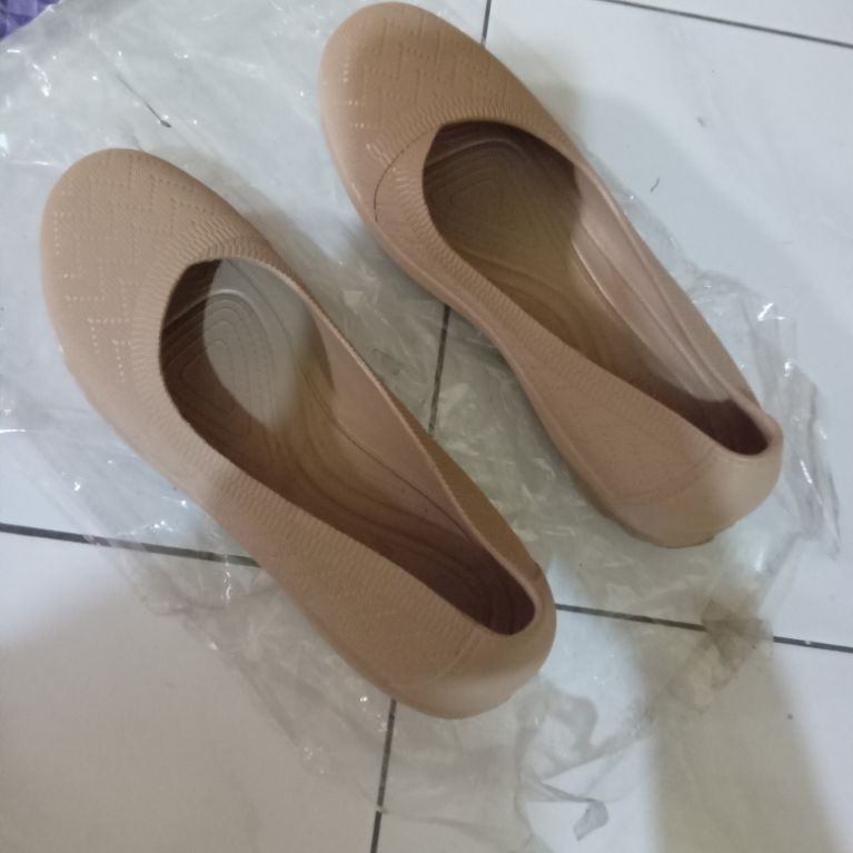 sepatu flat karet wanita