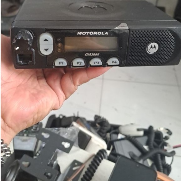 Motorola Gm3688 Uhf Baru RADIO RIG MOTOROLA GM3688 NEW UNIT SAJA