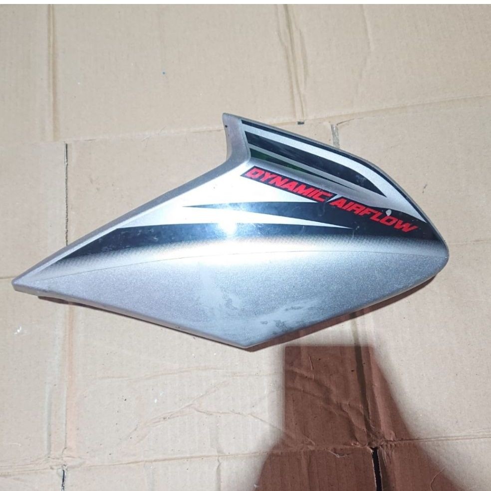 Sayap Tangki Honda Verza 150 Kanan silver Original Copotan Motor Ori Second Cover Tangki Body Sampin