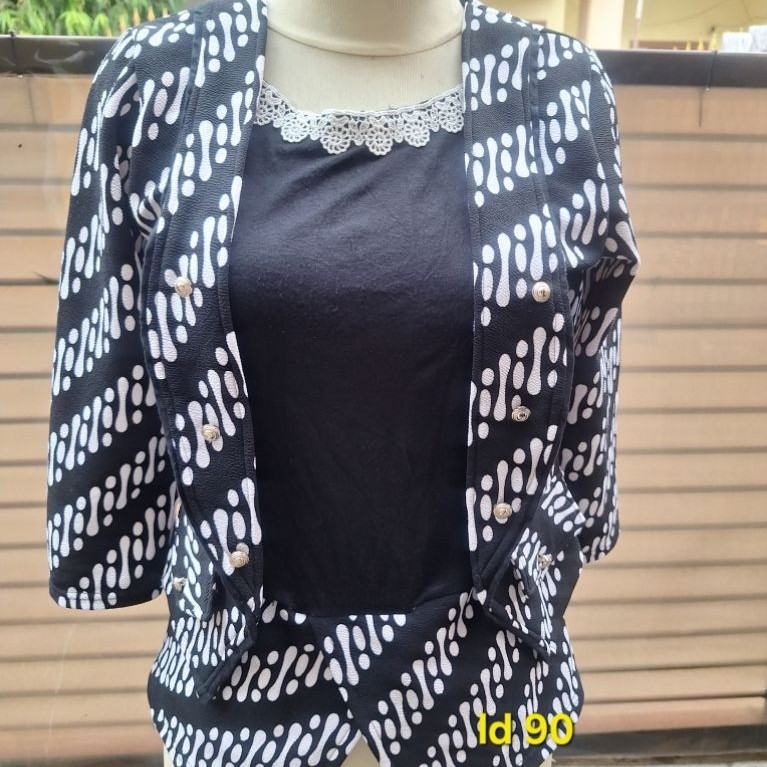 Crop Blazer Batik Preloved