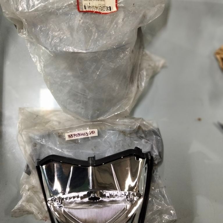 Lens taillight plus base comp taillight untuk motor Tiger Revo pice atau bakal laut number part 3370