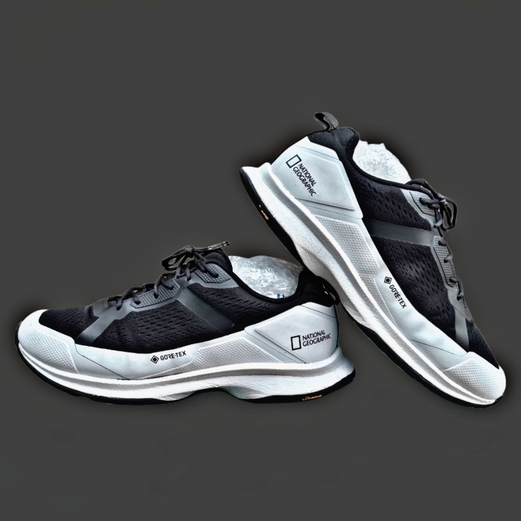 Sepatu NatGeo