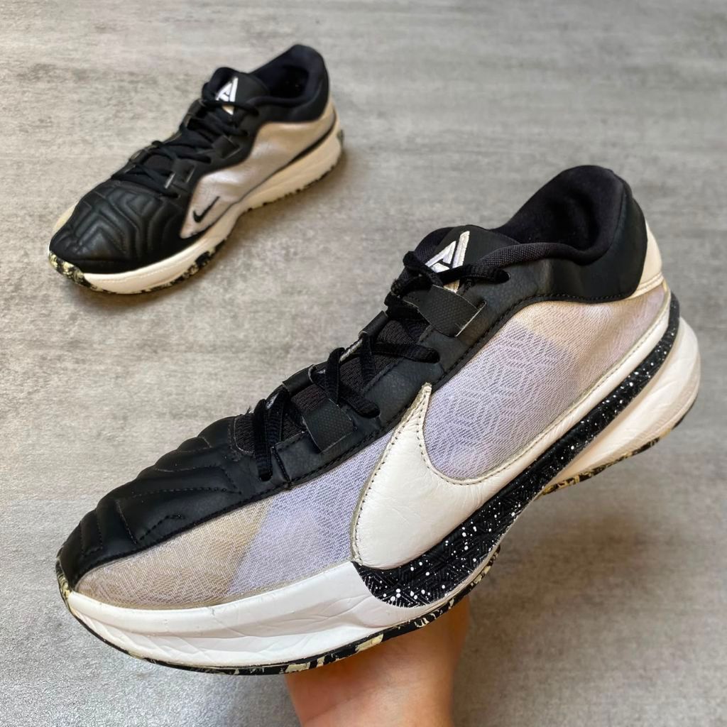 Sepatu NIKE Zoom Freak 5 EP Oreo Size 41 Insole 26 cm