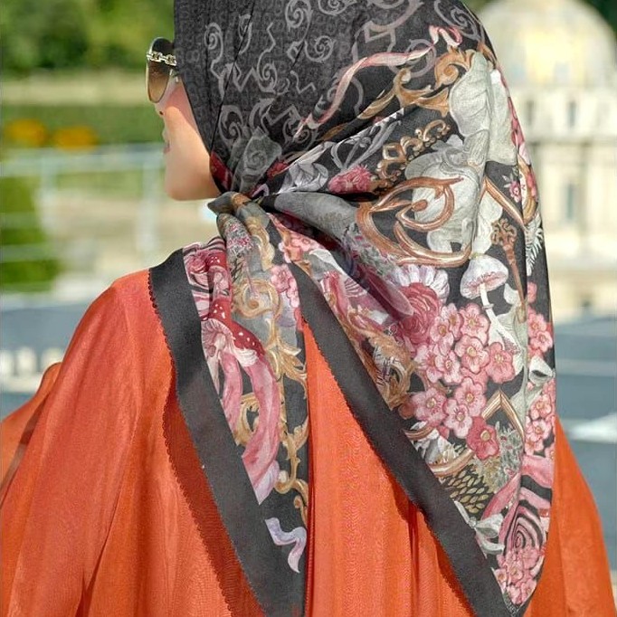 Wonderland caviar buttonscarves baru