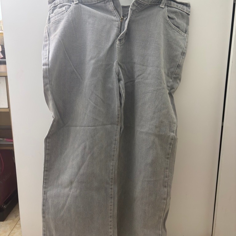 PRELOVED LOOSE JEANS JIBI