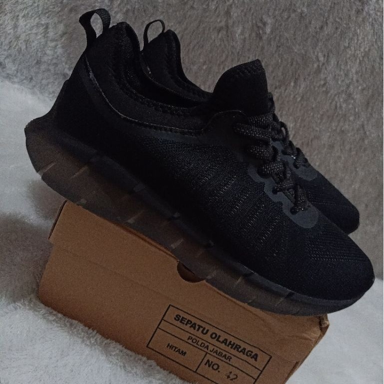 Sepatu Olah Raga Jatah Polri