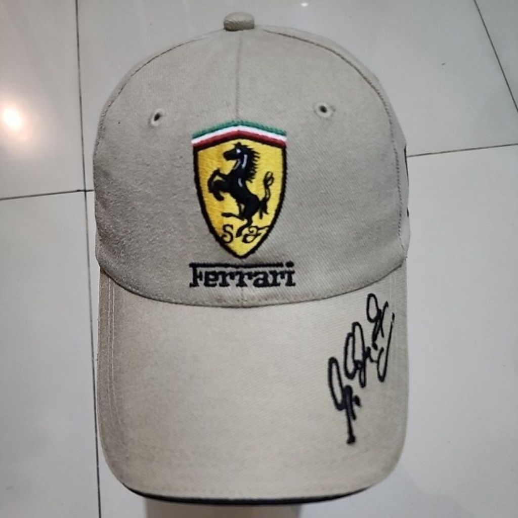 Topi F1 Ferrari Marlboro Michael Schumacher