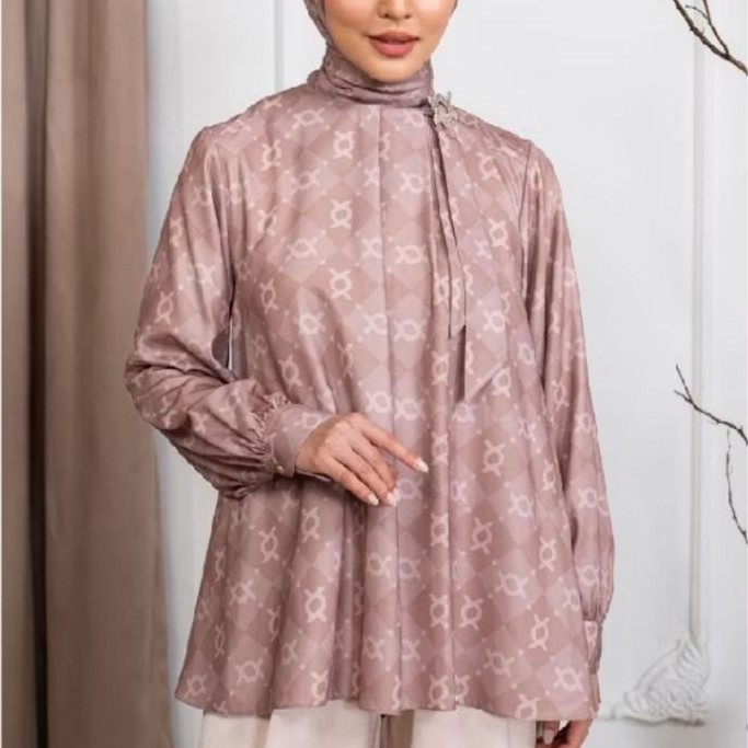 BLOUSE SALIRA Monogram Wearing Klamby Size L NEW