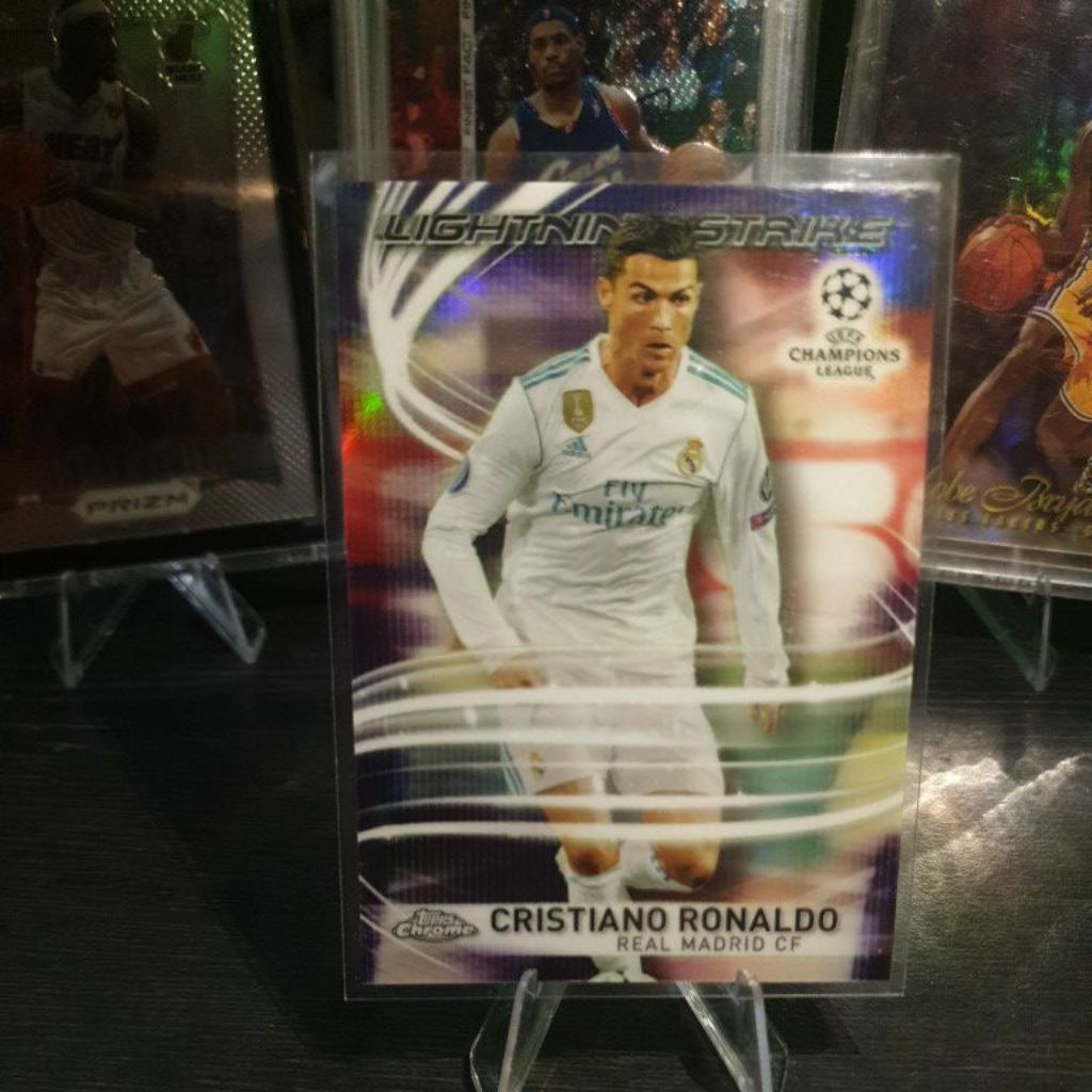 Kartu Bola Cristiano Ronaldo CR7 Lightning Strike Refractor Topps Chrome '2017 #LS-CR Real Madrid HO