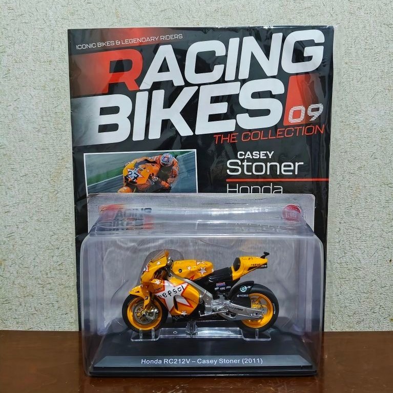 Diecast Ixo / Altaya Motogp Casey Stoner 2011 Skala 1:18